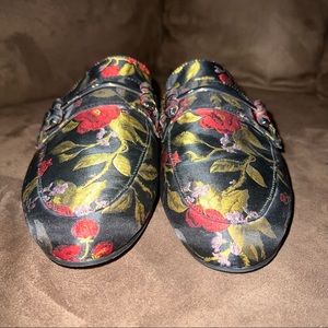 Steve Madden Kera mules in floral print with sliver bar.